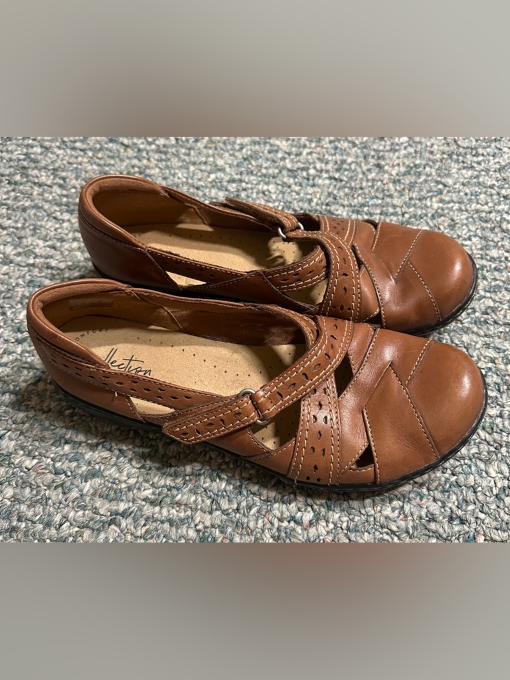 EUC Clarks Camel Brown Leather Mary Jane Flats